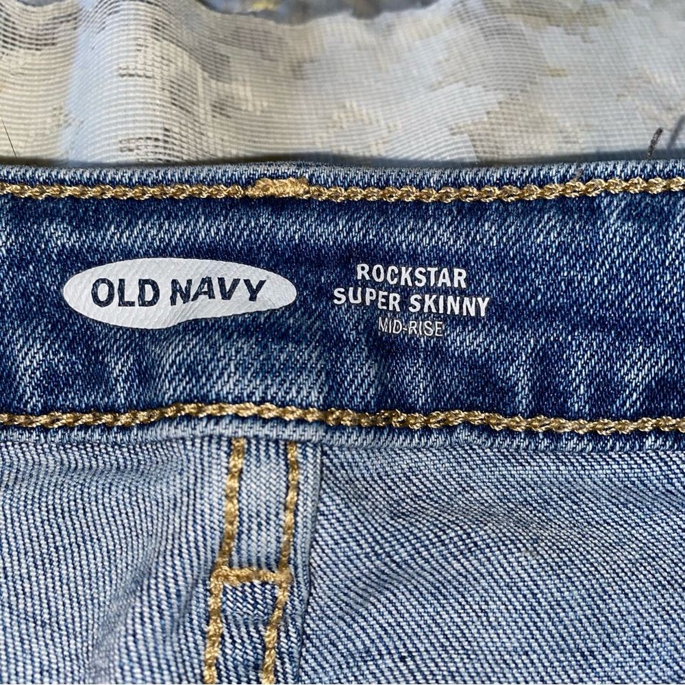 OLD NAVY Rockstar Super Skinny Mid Rise Ripped jeans SIZE 8. Great condi… - Picture 3 of 7